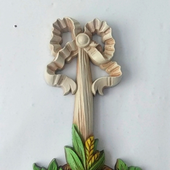 Burwood 1969 faux wicker Basket w/ fruit, flowers wall plaques - Picture 4 of 16